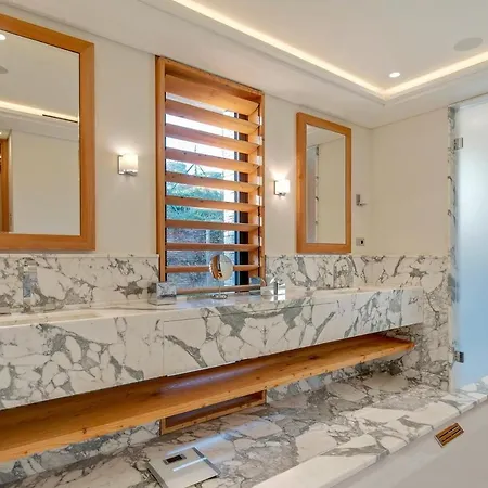 Vila High Class With Massage And Infinity Pool