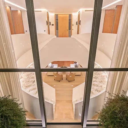 High Class With Massage And Infinity Pool Vila Saint Tropez