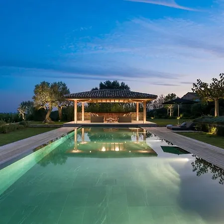 High Class With Massage And Infinity Pool Vila Saint Tropez